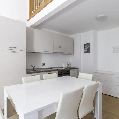 Apartament Lovely In Near Casino And Beach